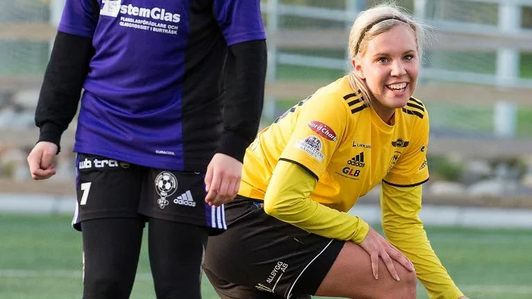 Matchens lirare. Anna Nilsson gjorde sitt första mål för Notviken sedan flytten från lokalrivalen Alvik. Och när hon väl hittat nätet en gång, då var det lika bra att göra om prestationen.
