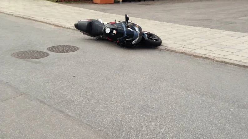 Körde 400 meter. Efter kollisionen körde den förarlösa motorcykeln vidare  400 meter innan den gick omkull.