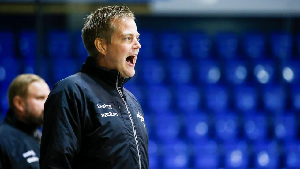 Lågt. Per Kenttä vill inte lägga energi på attacken, utan fokuserar på tisdagens match mot Mora.