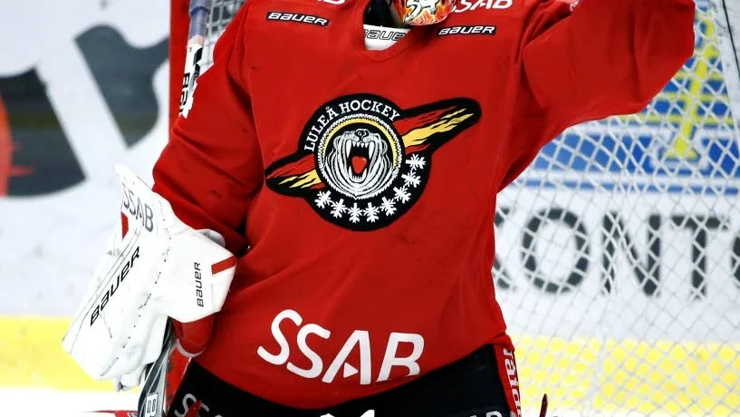 Står. Daniel Larsson tränade inte på måndagen och allting talar för att Joel Lassinantti får nytt förtroende i målet.