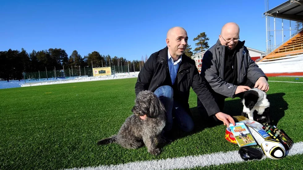 Sportansvarig. Jörgen Andersson (t.v) går på värvningsoffensiv för Luleå Damfotboll.