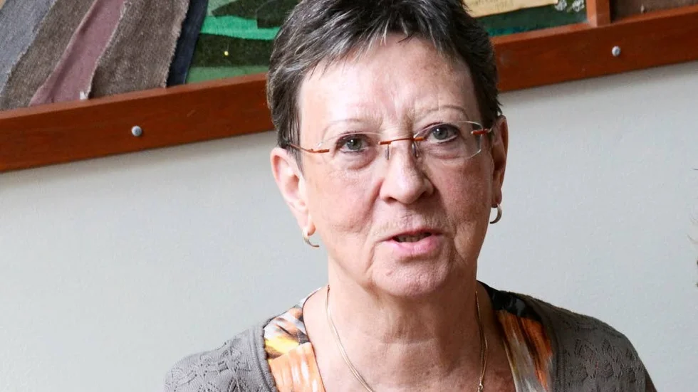 Pengar till utbildning. Eva Engman, ordförande i Länsföreningen Kvinnojourer i Norrbotten, gläds åt stipendiet. "Det kommer väl till pass", säger hon. 
Foto: Sabina Nilsson