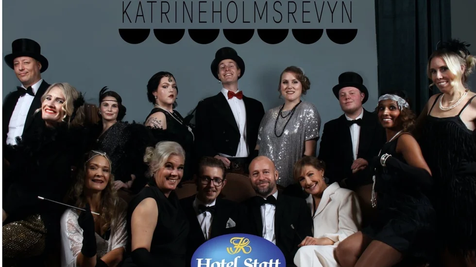 Katrineholmsrevyn kommer att fortsätta enligt plan med showen "Äntligen! Katrineholmsrevyn", trots de nya restriktionerna.