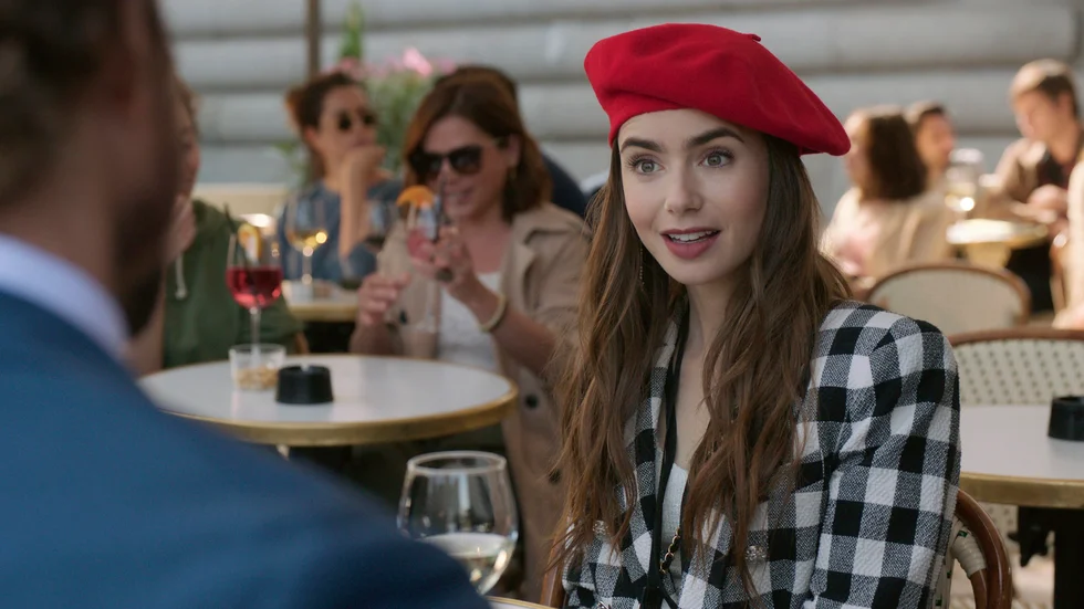Netflix-serien "Emily in Paris" anklagas återigen för stereotypa rollskildringar. Arkivbild.
