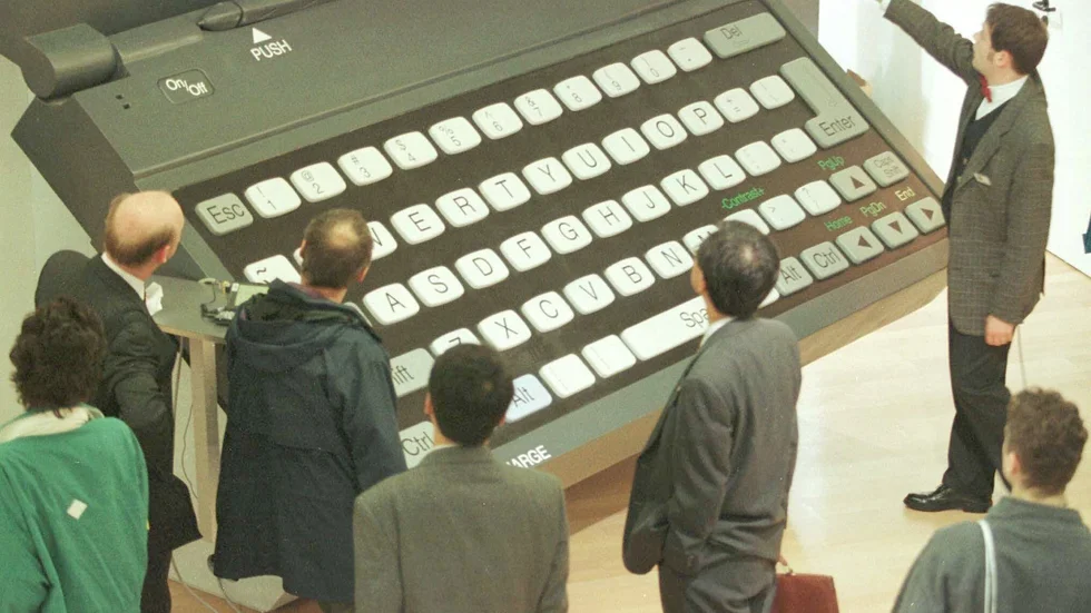 Det var då. Under världens största datamässa i Sydkorea 1997 presenterades denna överdimensionerade modell av den tidens bästa dator. Mycket har hunnit hända sedan dess.