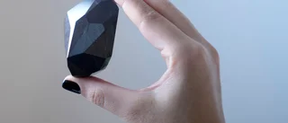 Rymdens Enigma är svart och dyr och 555.55 carat