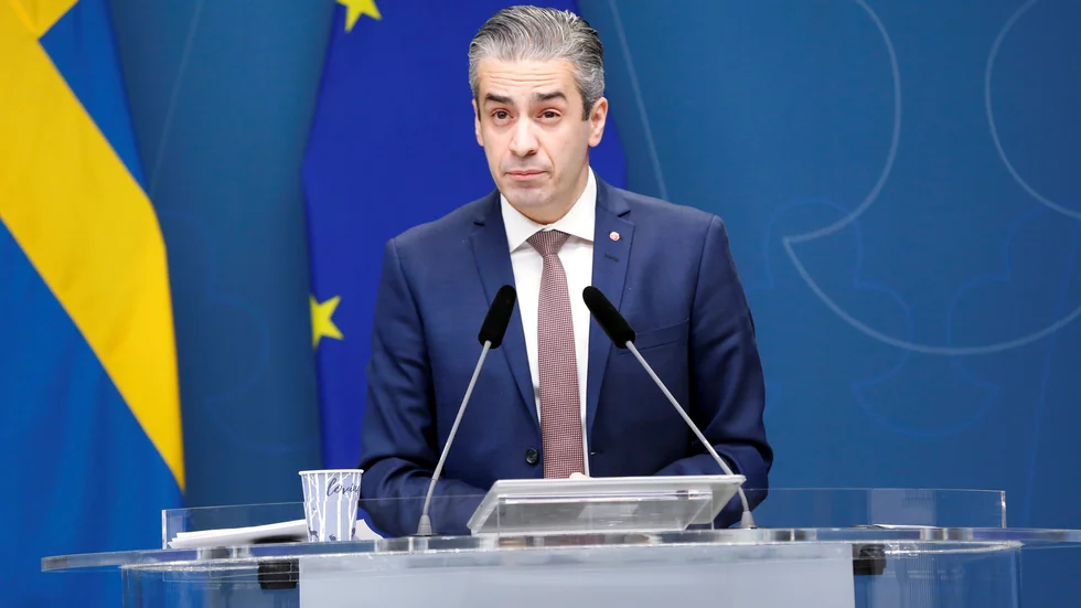 Energi- och digitaliseringsminister Khashayar Farmanbar (S) sitter i familjekarantän och kan därför inte närvara på debatten. Arkivbild.