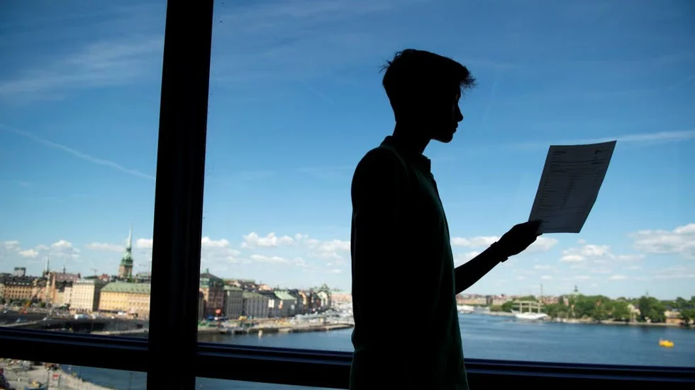 Betyg berör. "Precis som vid en löneförhandling eller en sökt tjänst man inte fick finns risken att man känner sig bedömd som människa", skriver Stephan Andersson.