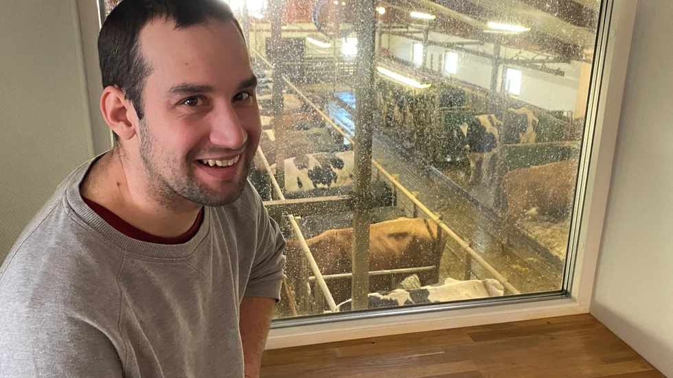 Olov Wågbrant är fjärde generationen som arbetar med mjölkproduktion. Foder och avel har bidragit till effektivare mjölkproduktion, så korna mjölkar mer i dag än förr, berättar han.
