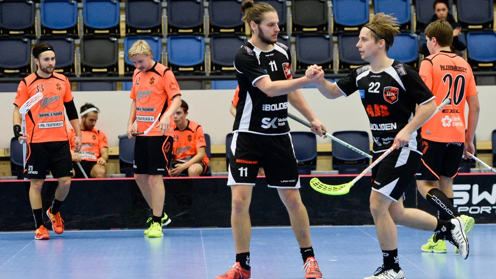 IBK är tillbaka i division I. Jonathan Andersson, till vänster, är med både som spelare och tränare.