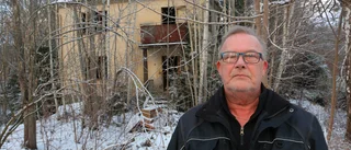 Någon vann huset på poker – har blivit en livsfarlig lekplats • "Trappan har rasat ner"