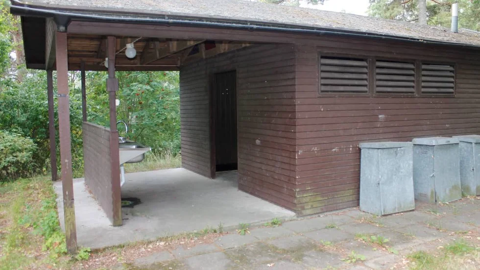 Dåligt skick. Servicehuset på Grosvads camping ser slitet och ovälkomnande ut.