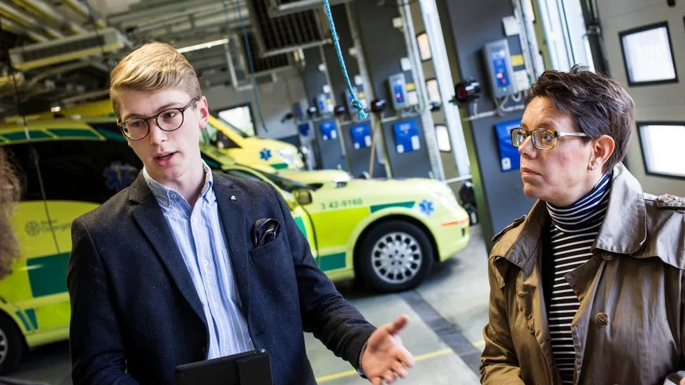 Nytt namn.  Regionpolitikerna och ungdomsförbundaren  John Weinerhall (M) klämde sig in mellan Norlén och Malmberg.