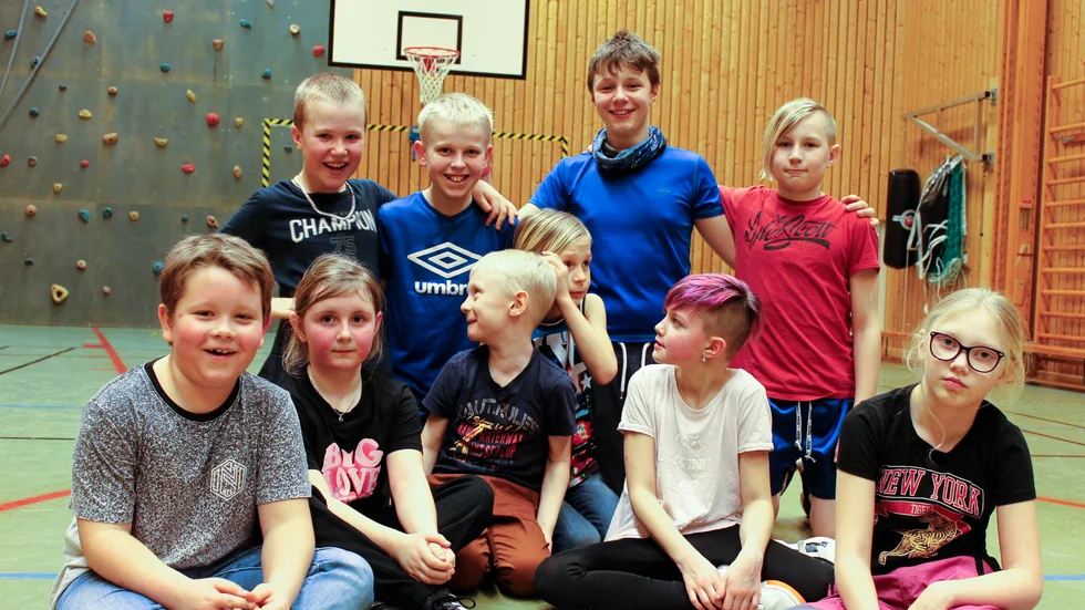 Överst: Oskar Johansson, Ted Björk, Pontus Myrén, Tristan Nockmar, Adrian Myrén. Underst: Algot Frisk Holmertz, Maya Göthe Dunder, Helge Östlund, Tilia Nockmar och Hilma Karlsson är barnen som deltagit i måndagens aktiviteter.