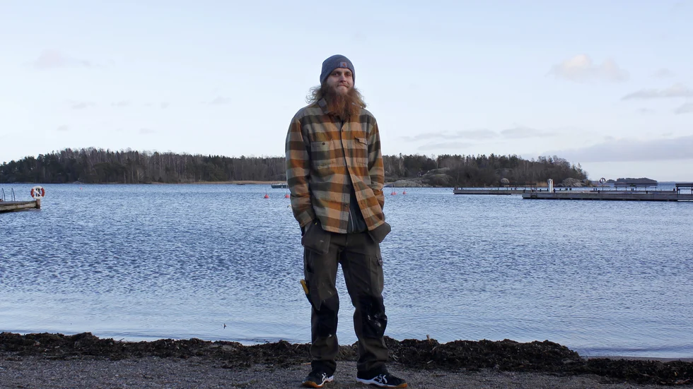 Jonathan Liew är en av årets tolv elever på båtbyggarlinjen på Stensunds folkhögskola. Han drömmer om att lära sig mer om att segla.