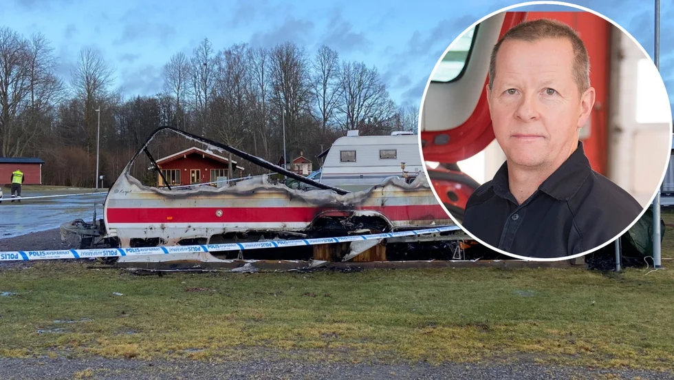 Husvagnsbranden på Djulö krävde två liv. Marcus Asplund från räddningstjänsten arbetar med att utreda branden.