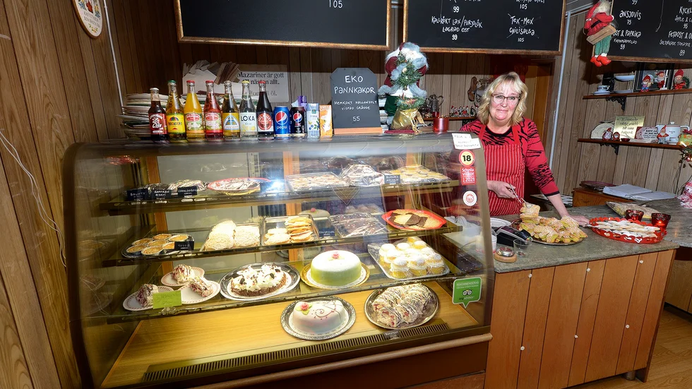 Historiens vingslag känns även bland fikabrödet på Brännvalls kafé i Överkalix.