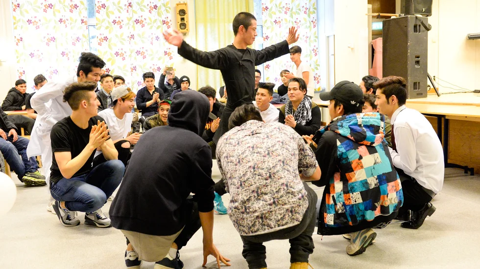 Dansar. Musik, dans och teaterföreställning fanns på programmet. Foto: Carina Kvist.