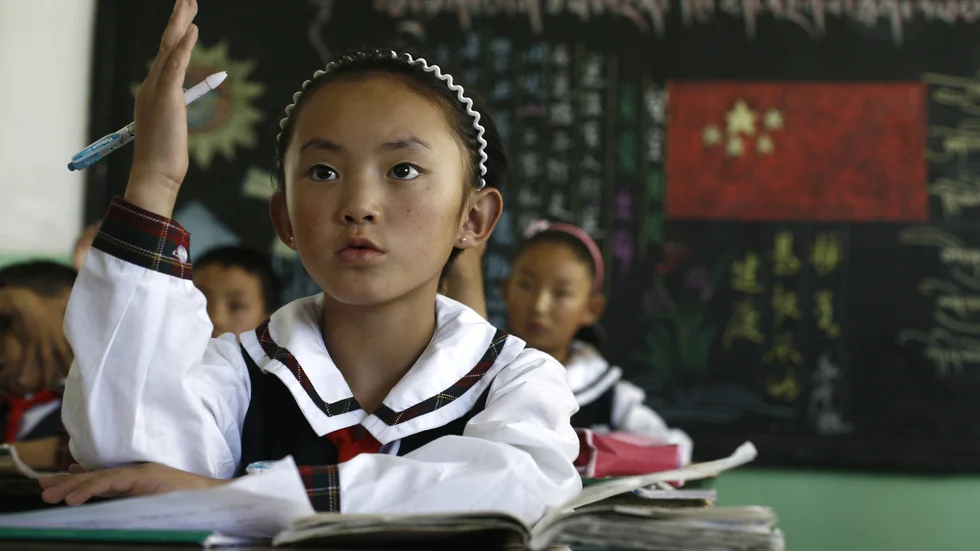 Mandarin ska användas i alla skolor i Kina. Arkivbild