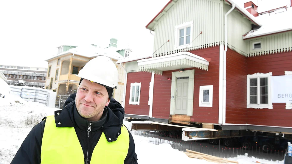 Jonas Sjölin var glad när Billowska huset hade nått sitt mål. Foto: Jeanette Lövgren.