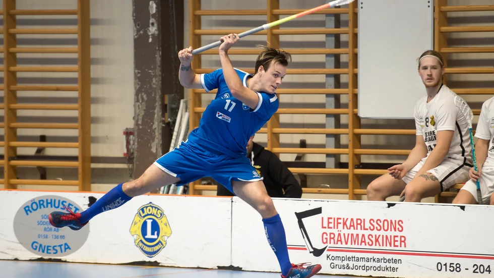 Rasmus Malmlöf fördes till sjukhus med ambulans, men kvicknade snabbt till och ska inte ha några men efter smällen. Arkivbild.
