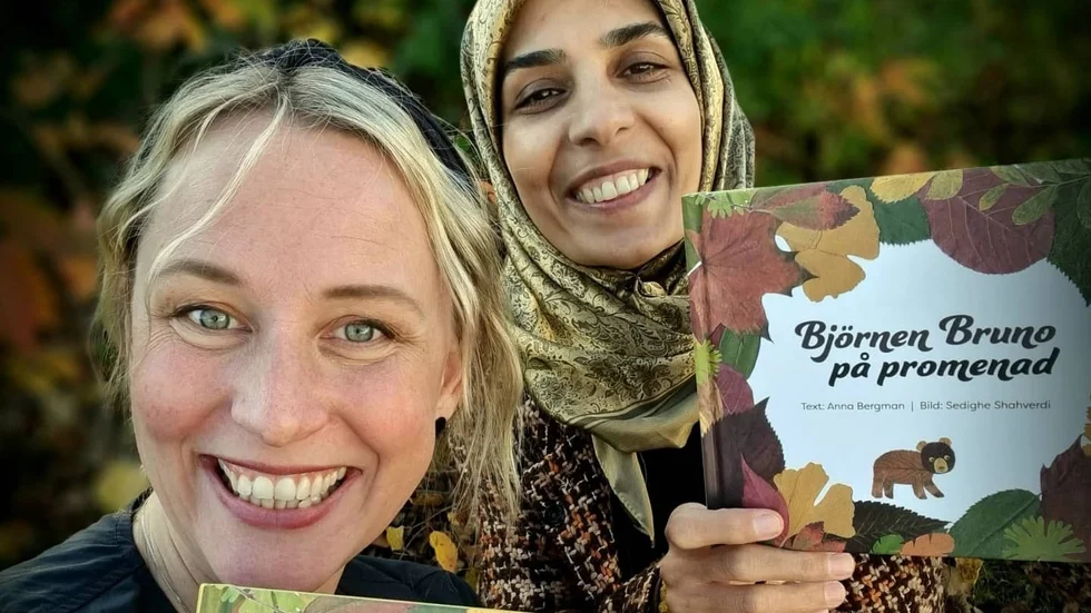 Anna Bergman och Sedighe Shahverdi har skrivit boken "Björnen Bruno på promenad" tillsammans.