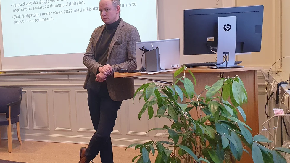 Erik Östman (M) ordförande i Barn- och ungdomsnämnden, hävdar att nämnden inte kunde hanterat finansieringsfrågan inom förskolan på annat sätt än vad som gjorts.