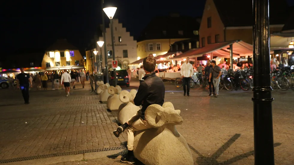 Pengar satsas för att ge ungdomar i utomhusmiljö stöd. 