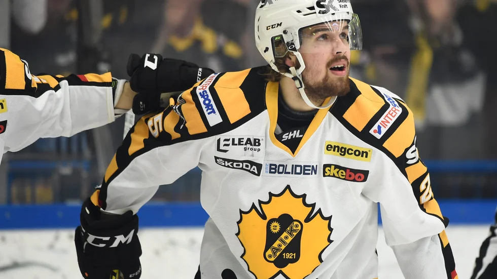 Stormatch. Axel Holmström var Sveriges bästa spelare när juniorkronorna körde över Tjeckien. Foto: Mikael Fritzon / TT.