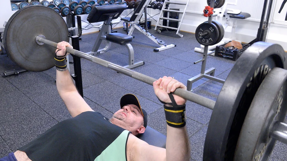 Komplett. Zaher Nahlawi gillar att gymmet byggts ut. ”Här finns allt man behöver”, säger han. Foto: Jeanette Lövgren.