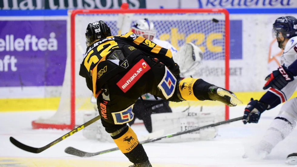 DÄR SATT DEN. Arvid Lundbergs 1–0-mål satt i krysset. Fullträffen var faktisk backens första någonsin på hemmaplan. Foto: Robert Granström/TT.