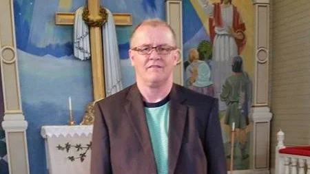 ”Får inte tystas ner.” Dan Eriksson, som idag bland annat sjunger i kyrkans gospelkör för att må bättre.