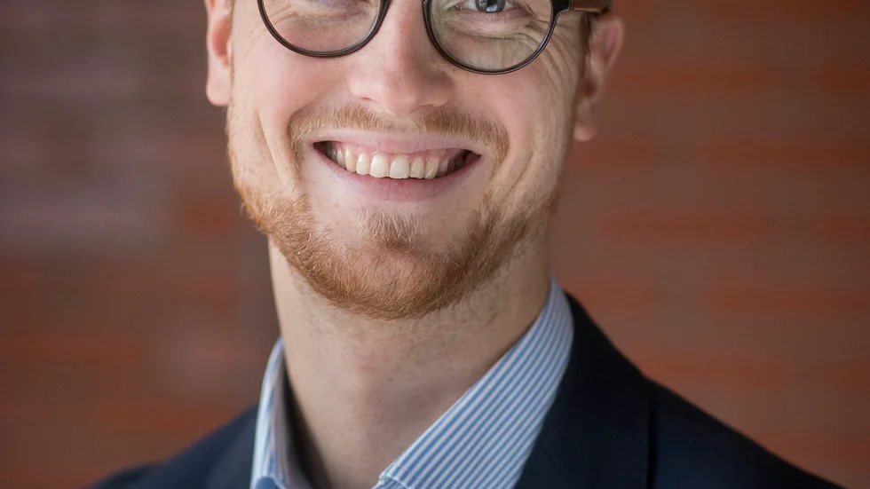 Andreas Löwenhöök, oppositionsråd (M) säger att det inte är rimligt att det finns människor som sover på gatan i Skellefteå. Foto: Paulina Holmgren.