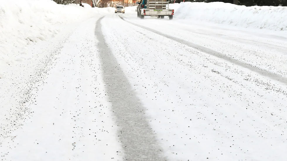 Vägen genom Myckle är smal och farlig, menar skribenten som vill ha en gång-och cykelväg.
