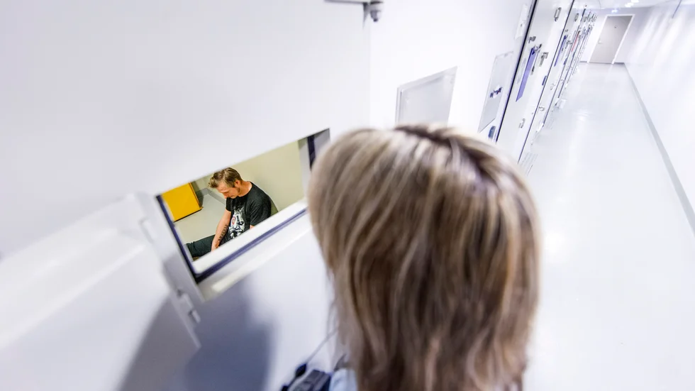 Obs! Personerna på bilden har inte med artikeln att göra. 