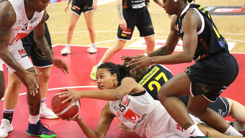 Amanda Okodughas Visby Ladies föll i Småland.