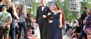 Äntligen får Josefine gå på balen