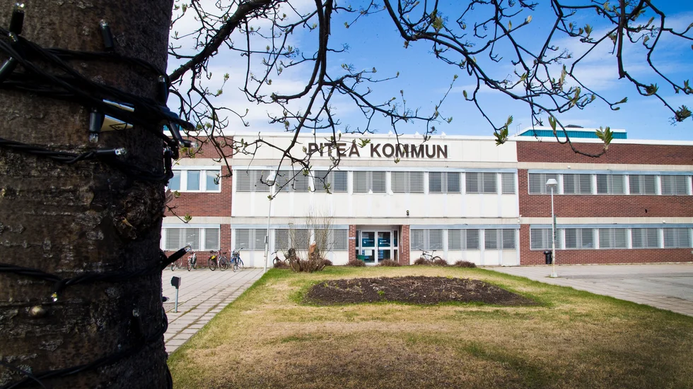 Ett sextiotal anmälningar om "Fallet Emmy" har skickats till Inspektionen för vård och omsorg, IVO, som nu startar en granskning av Piteås socialnämnd.