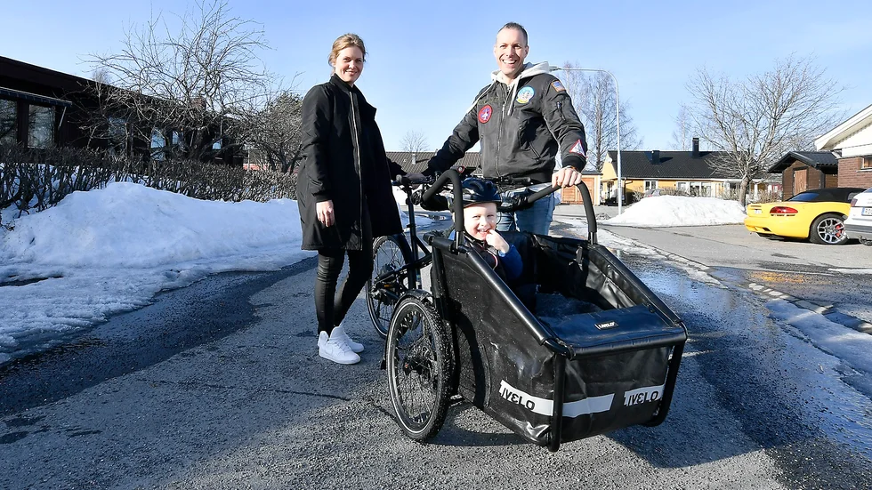 Elin, Tomas och lille Teo - och så cykeln förstås.