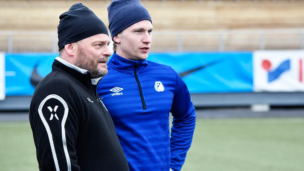 Medles tränare Thomas Fallenius och Simon Åström.