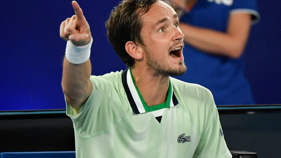 Daniil Medvedev bötfälls för att ha skrikit åt domaren i Australian Open.