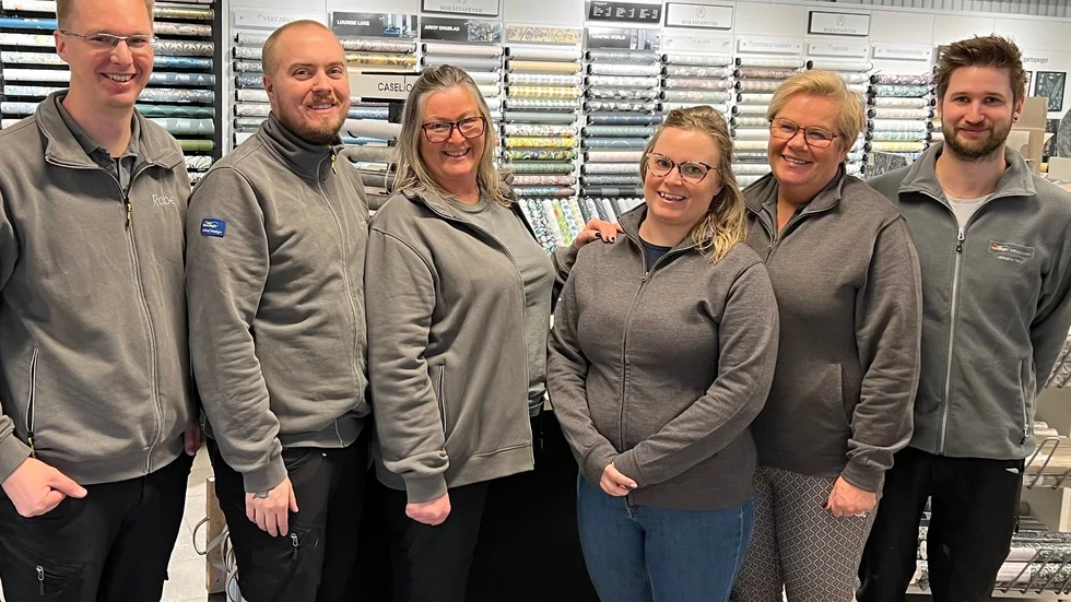 Butikspersonalen gläds åt utmärkelse "Årets butik".