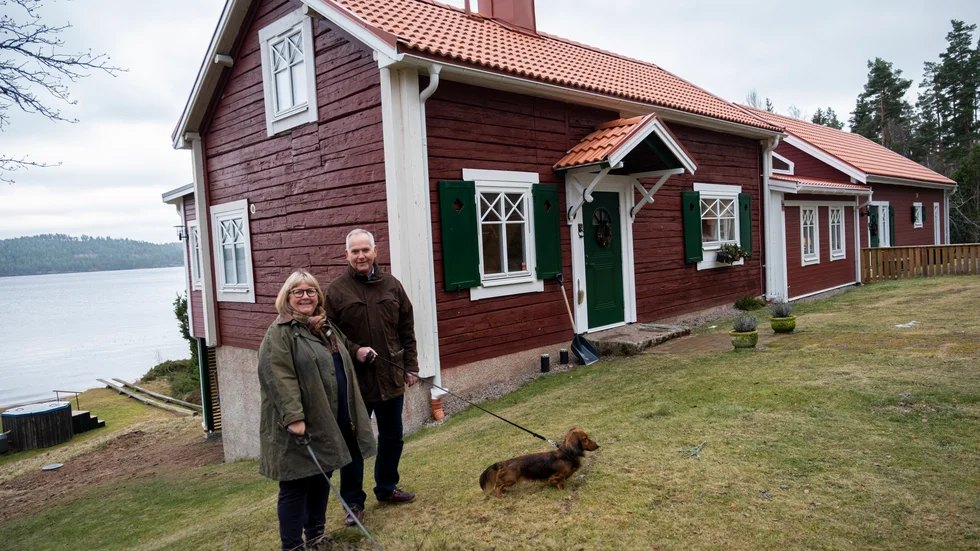 Ett litet torp som flyttades från Tranås 1937 har växt till sig rejält och är nu Camilla och Håkan Lejons favoritplats på jorden.