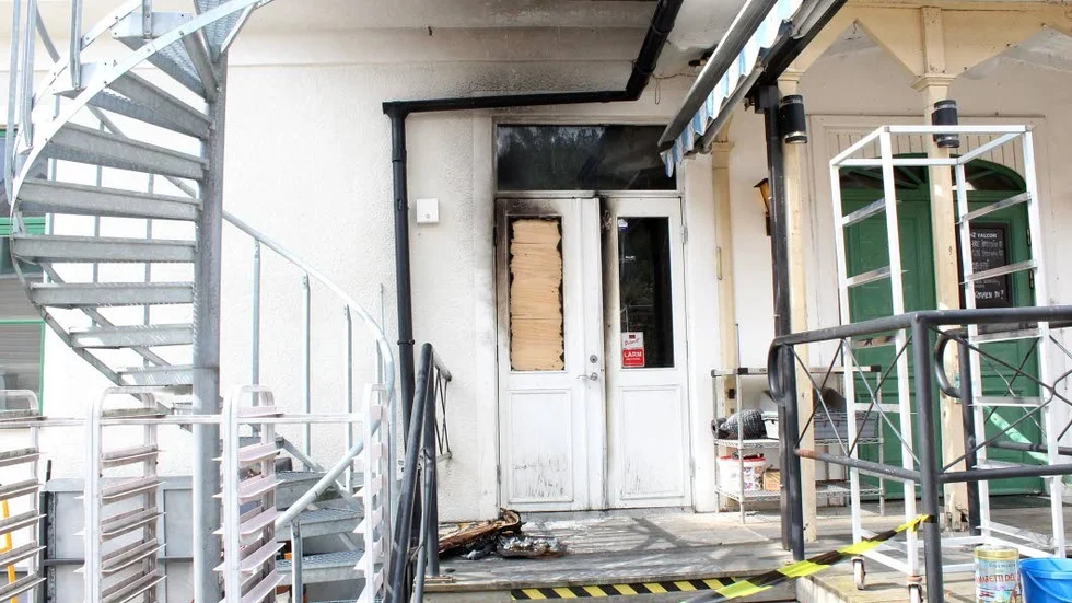 Rutan krossades innan någon tände på Å-Caféet i Söderköping.