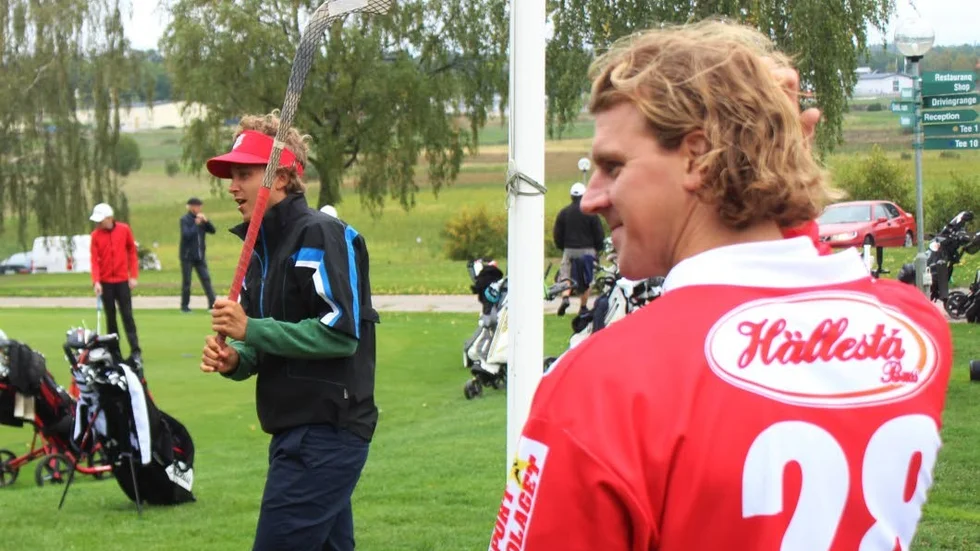 Mattias Bohlin, Djursholms GK, bytte klubba och boll och slog straffar inför ögonen på Faiktränaren Daniel Lehnbom.