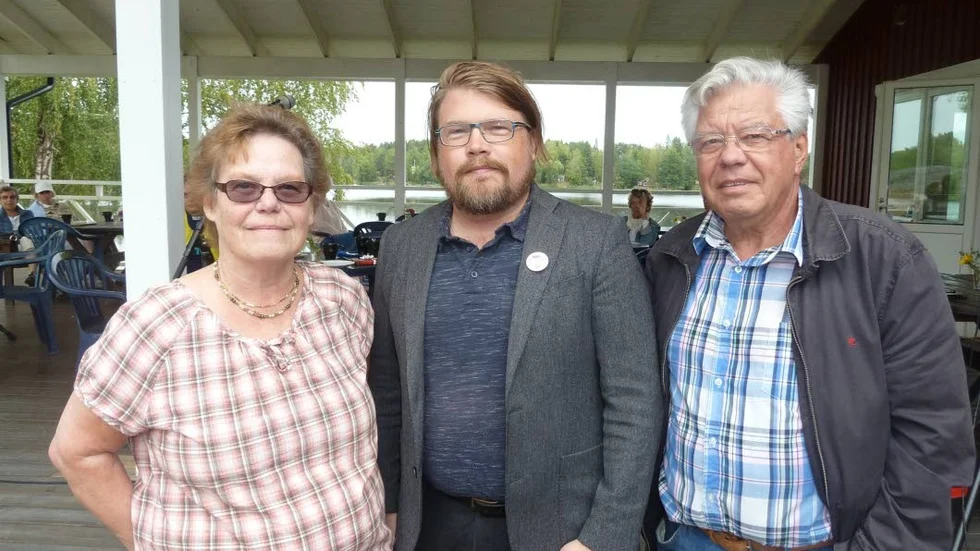 Regionrådet Anders Härnbro (S) gästade RPG-mötet på Bönergården. Här tillsammans med Kerstin Lundholm och Jan Abrahamsson.