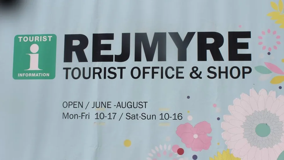 Turistbyrån i Rejmyre fungerar både som turistinformation och shop!
