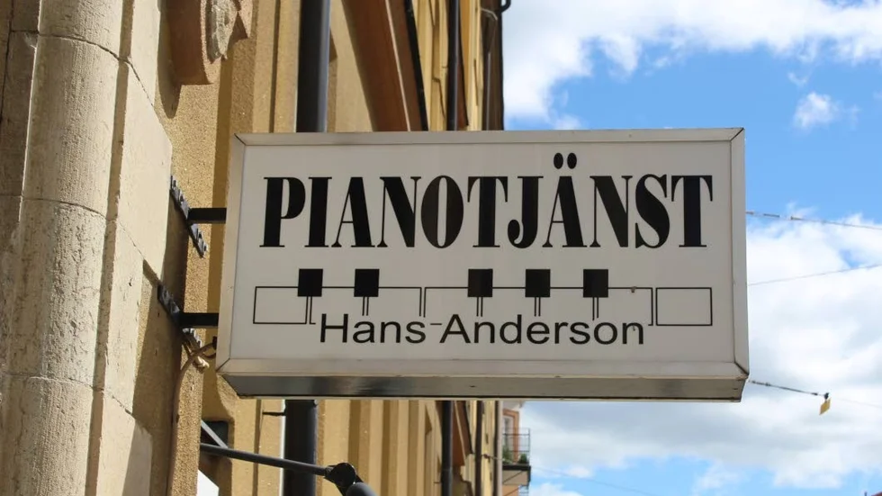 Nu har Hasse Andersson sålt sitt livsverk i form av Pianotjänst.