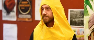 Bananklädd politiker spred kunskap