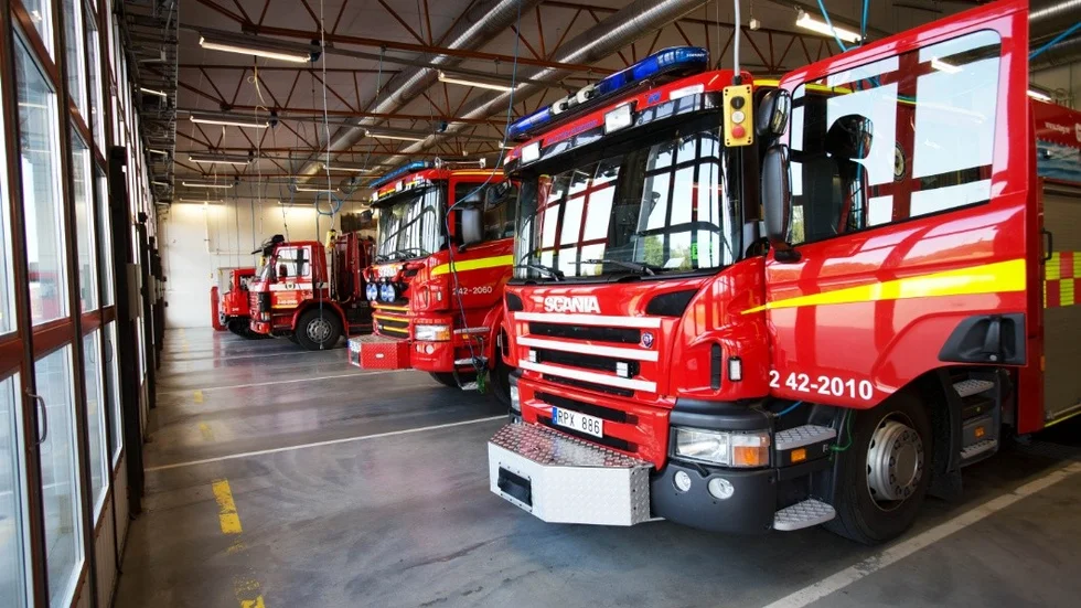 LINKÖPING 20140718   
Genrebild interiör på Räddningstjänsten Östra Götaland, brandstationen i Lambohov.
Bilden: Brandbil, räddningsbil, i vagnhallen.
Bild Jeppe Gustafsson